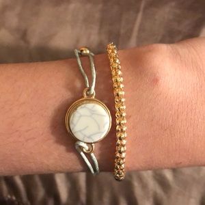Women’s gold linked and marble pendant bracelet